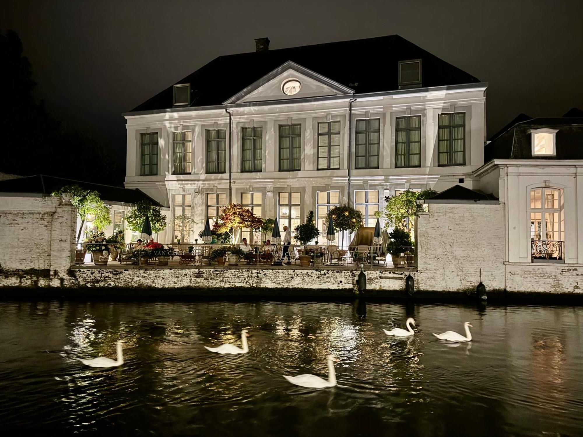 مبيت وإفطار بروج Sleeping Swan المظهر الخارجي الصورة